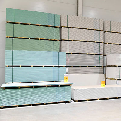 Harga yang pantas Papan gipsum tahan kelembaban 9.5mm 1220×2440mm Lembar drywall ringan untuk dinding dalam ruangan on line