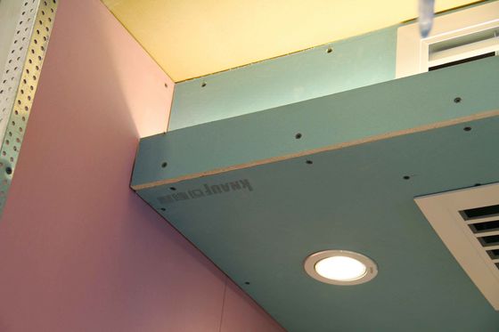 Harga yang pantas Desain Industri Papan Gipsum 15mm Umum untuk Interior Kantor Langit-langit Dinding Proyek komersial on line