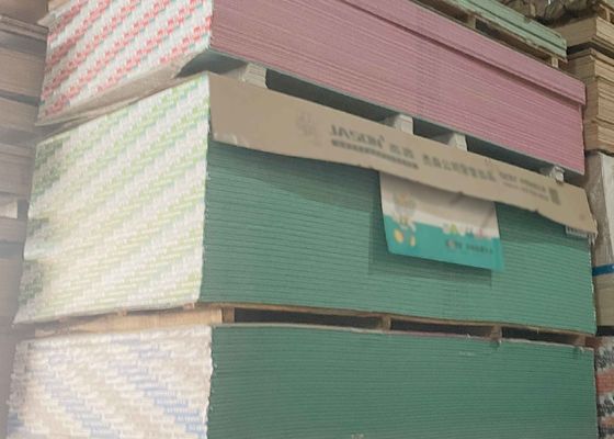 Harga yang pantas Disesuaikan 9.5Mm / 10.5Mm / 12Mm Papan Plaster Standar Tahan Cetakan Dekorasi Interior Papan Gipsum on line