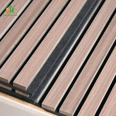 Harga yang pantas Waterproof Fireproof Dekorasi dinding interior Panel dinding Oak Ramah lingkungan Panel dinding akustik Slat on line