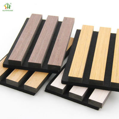 Harga yang pantas 1220x 2440mm Panel Dinding Slat Akustik Oak Alam Untuk Dekorasi Dalam Ruang on line