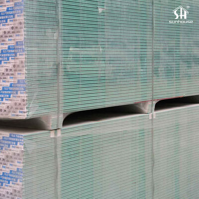 Harga yang pantas Papan gipsum tahan kelembaban untuk langit-langit dan dinding interior ringan tahan api panel tahan lama permukaan halus on line